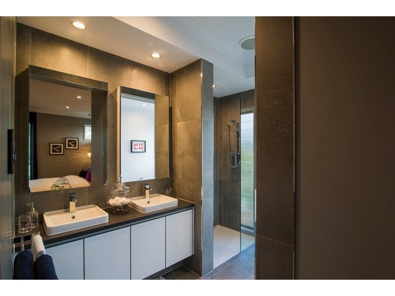 5 Valentine Circuit, Augustine Heights QLD 4300