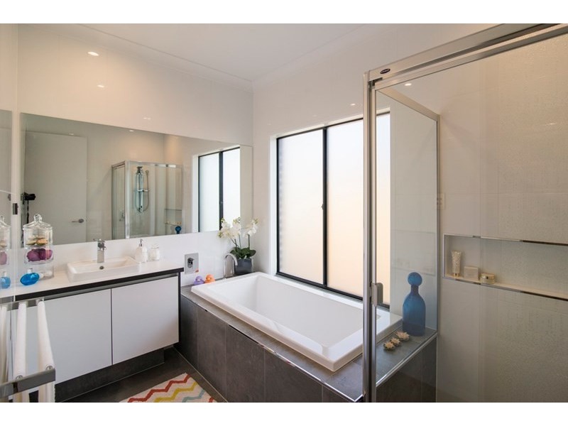 5 Valentine Circuit, Augustine Heights QLD 4300