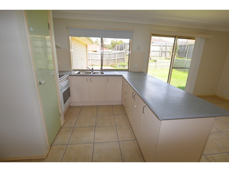 8 Lyrebird Lane, Bellbird Park QLD 4300