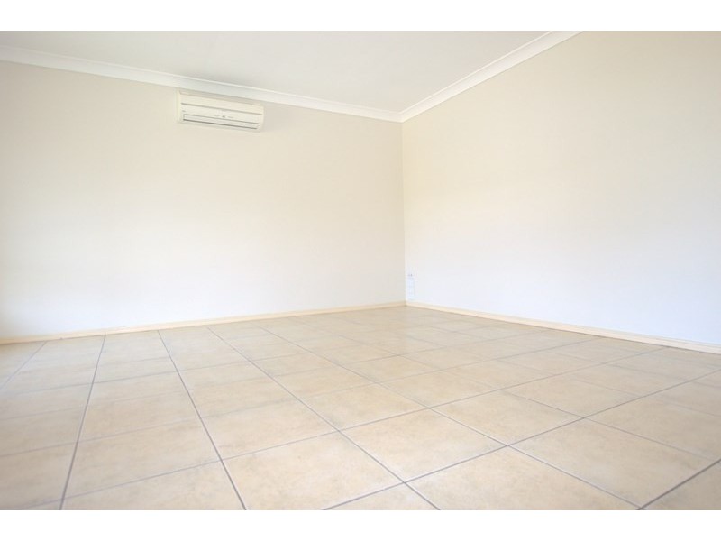 8 Lyrebird Lane, Bellbird Park QLD 4300