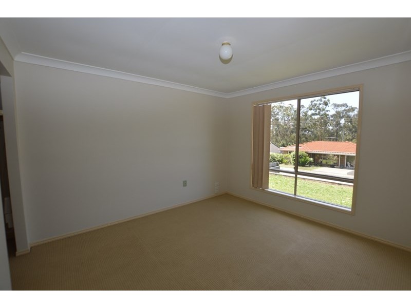 8 Lyrebird Lane, Bellbird Park QLD 4300