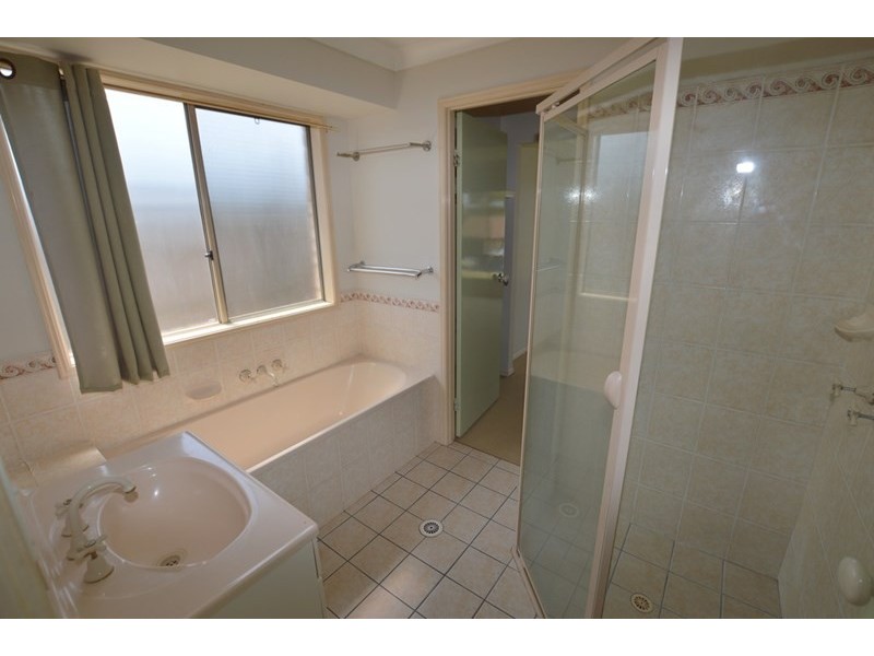 8 Lyrebird Lane, Bellbird Park QLD 4300