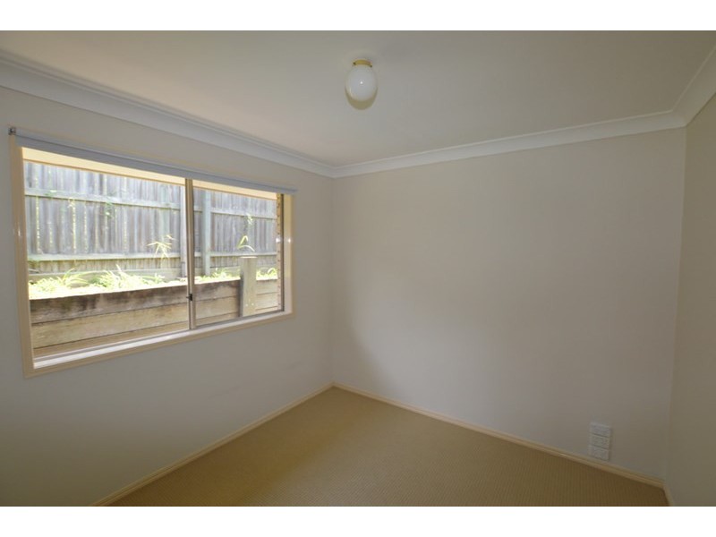 8 Lyrebird Lane, Bellbird Park QLD 4300