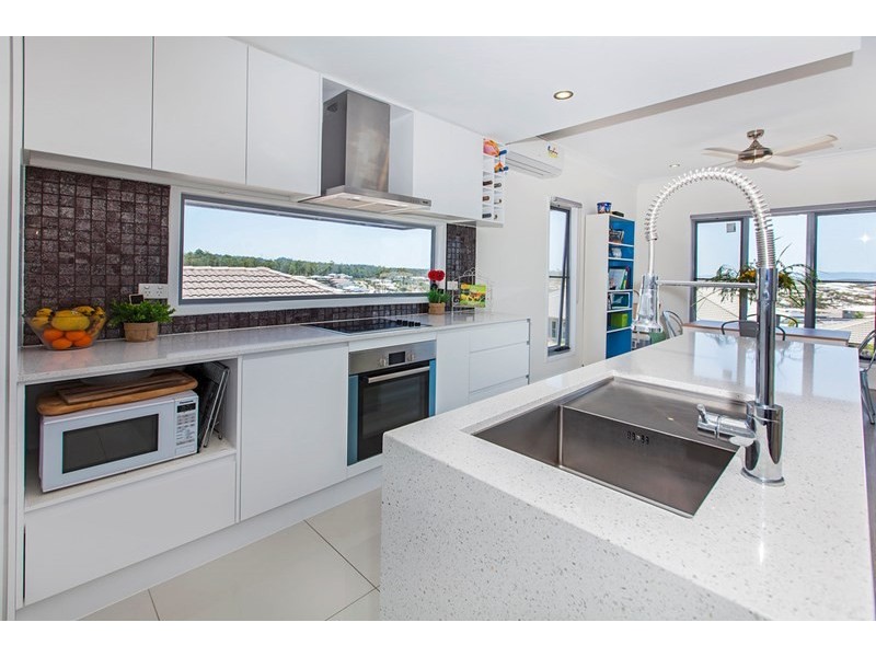 2/2 Neroli Drive, Springfield Lakes QLD 4300