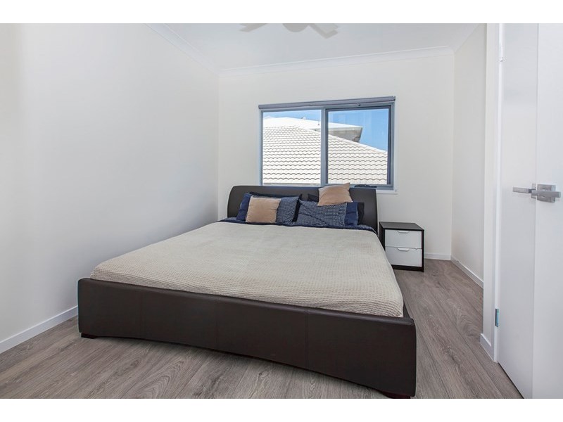 2/2 Neroli Drive, Springfield Lakes QLD 4300