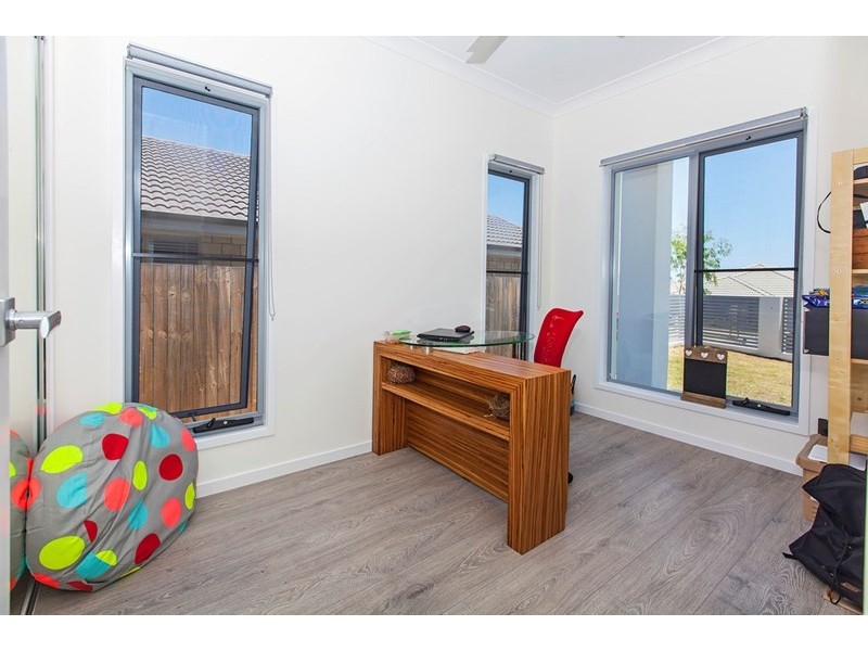 2/2 Neroli Drive, Springfield Lakes QLD 4300