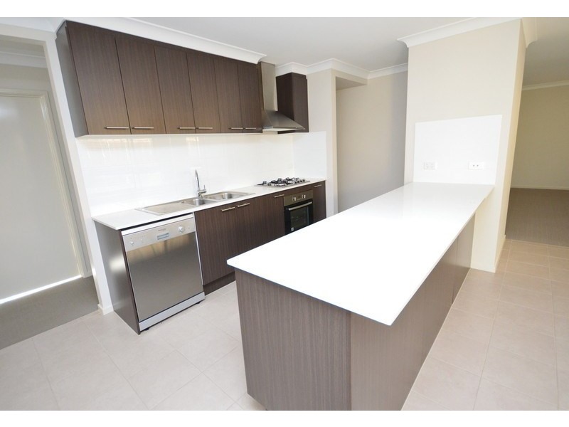 32 Hallvard Crescent, Augustine Heights QLD 4300