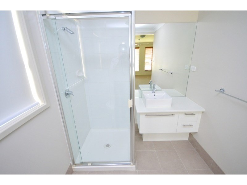 32 Hallvard Crescent, Augustine Heights QLD 4300