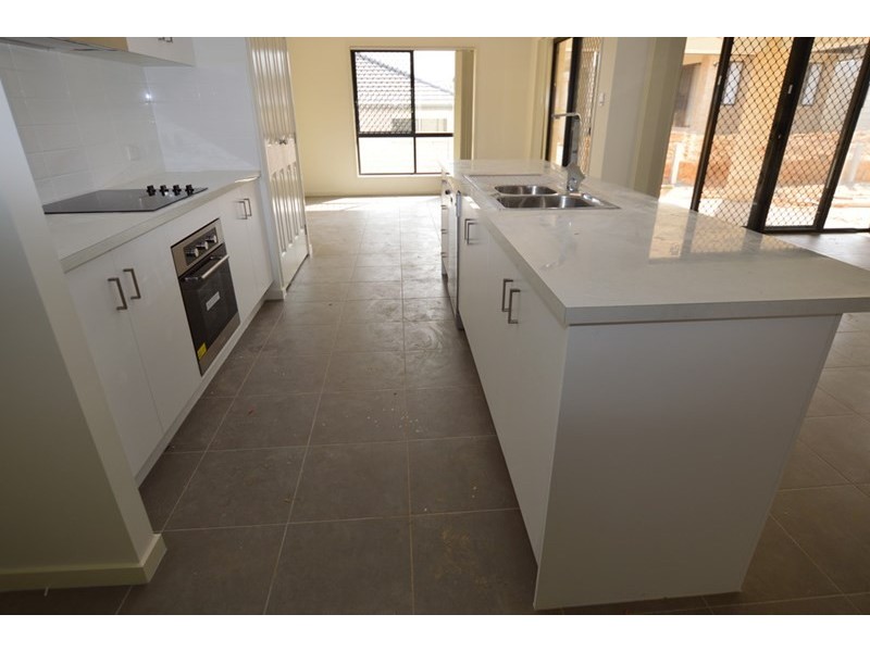 1 Zen Court, Springfield Lakes QLD 4300