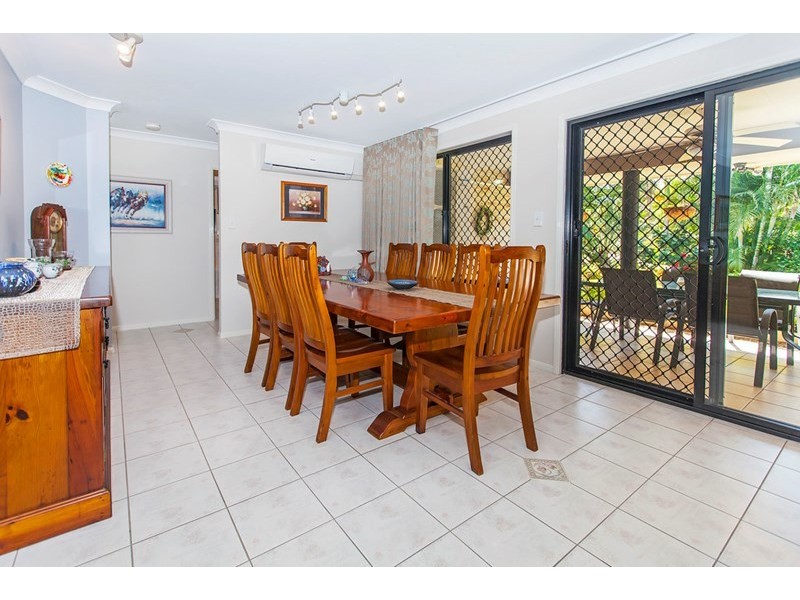 2 Meadowwood Court, Springfield QLD 4300