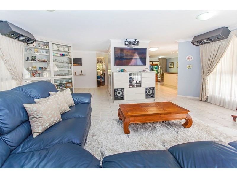 2 Meadowwood Court, Springfield QLD 4300