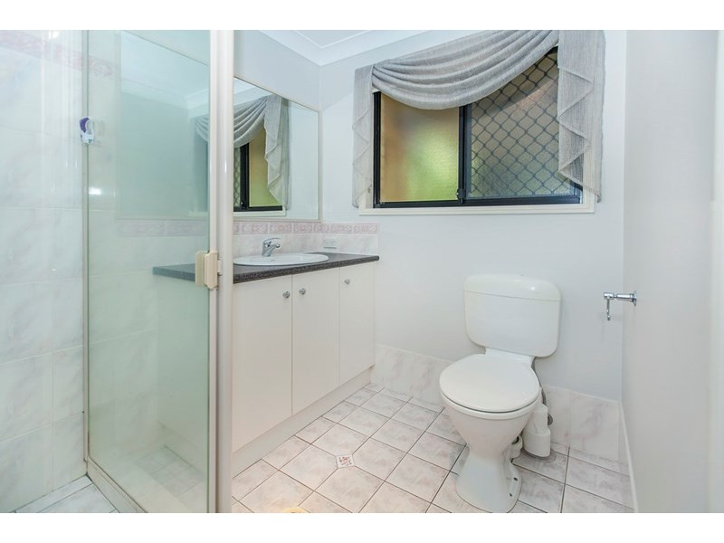 2 Meadowwood Court, Springfield QLD 4300