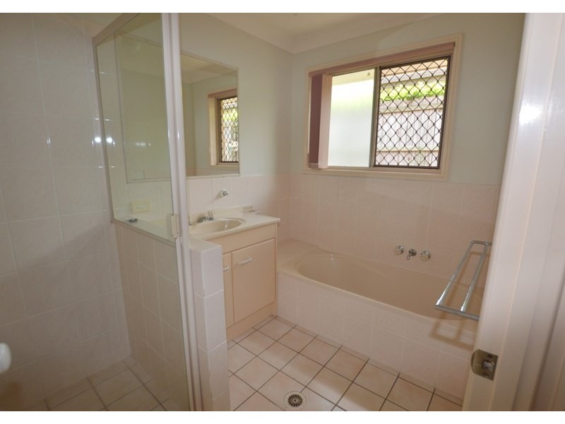 8 Karnack Court, Camira QLD 4300