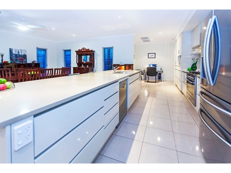 21 Waterside Drive, Springfield Lakes QLD 4300