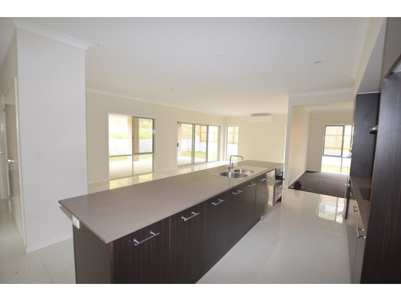 25 Foreshore Drive, Springfield Lakes QLD 4300