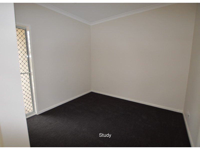 25 Foreshore Drive, Springfield Lakes QLD 4300