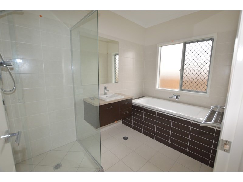 25 Foreshore Drive, Springfield Lakes QLD 4300