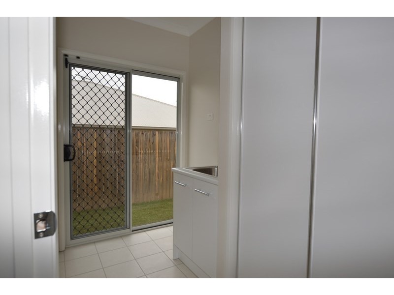 25 Foreshore Drive, Springfield Lakes QLD 4300