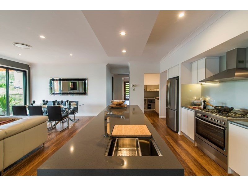 5 Valentine Circuit, Augustine Heights QLD 4300