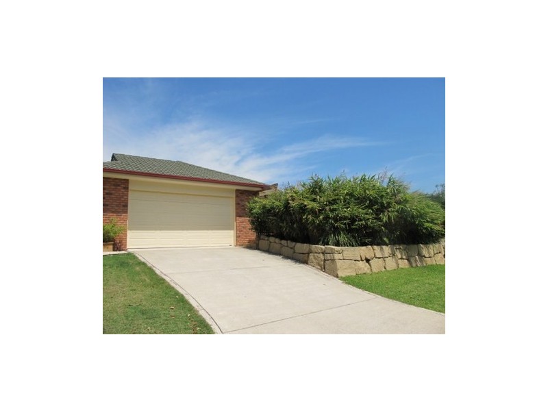 4 Riviera Court, Oxley QLD 4075