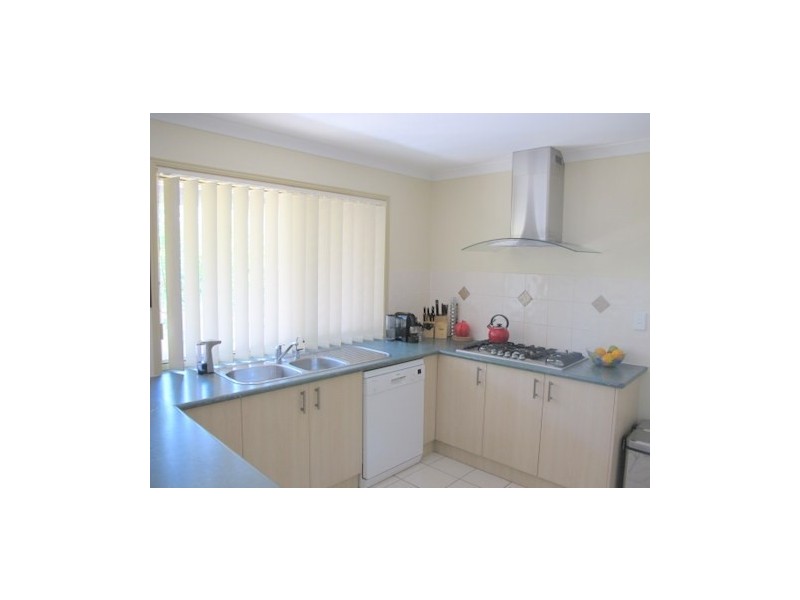 4 Riviera Court, Oxley QLD 4075