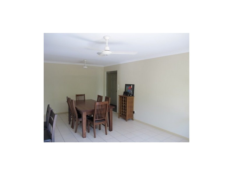 4 Riviera Court, Oxley QLD 4075