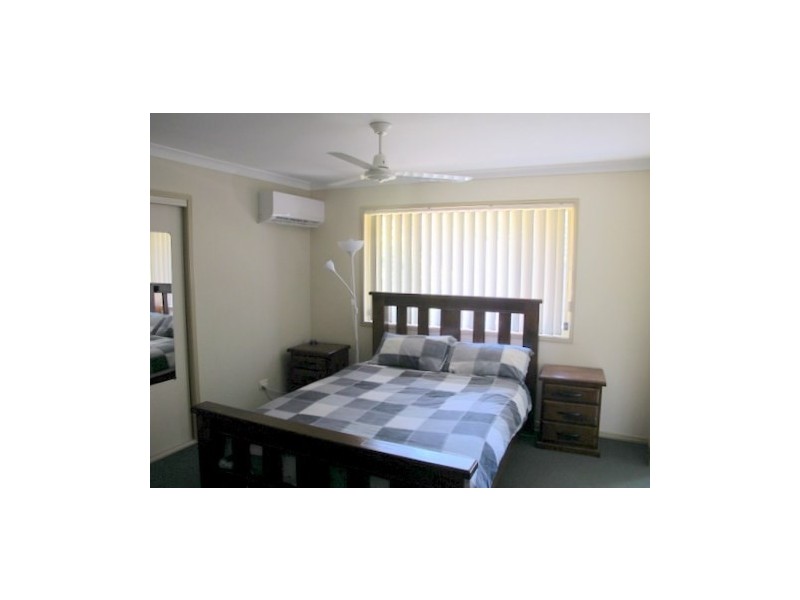 4 Riviera Court, Oxley QLD 4075