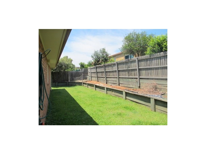 4 Riviera Court, Oxley QLD 4075