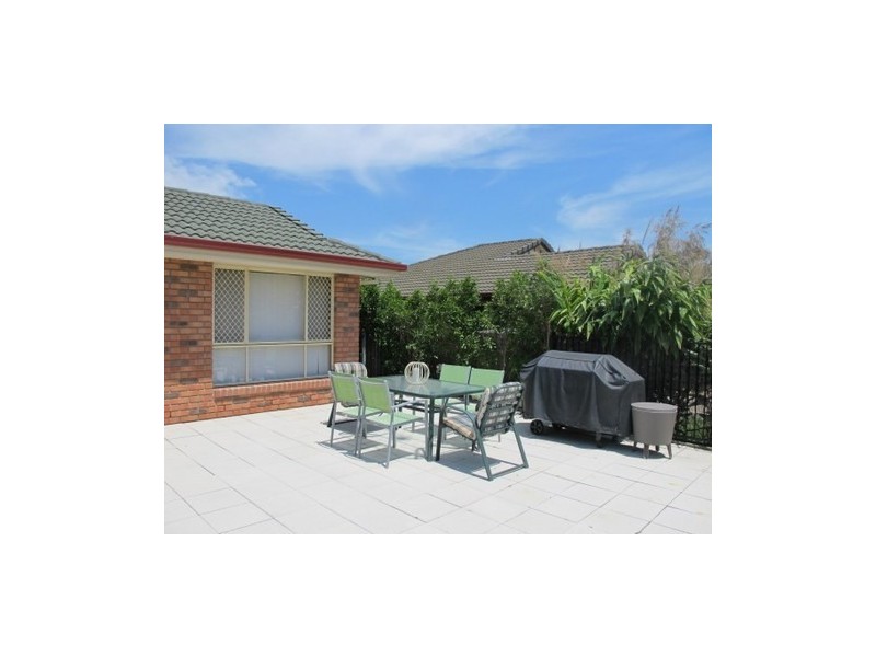 4 Riviera Court, Oxley QLD 4075