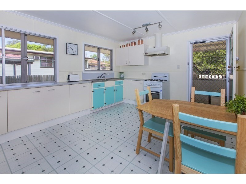 4 Leonard Street, Leichhardt QLD 4305