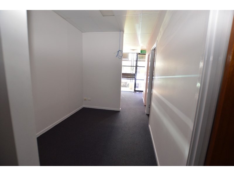 4/8 Commercial Drive, Springfield QLD 4300