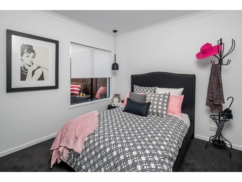 16 Brooking Rise, Ripley QLD 4306