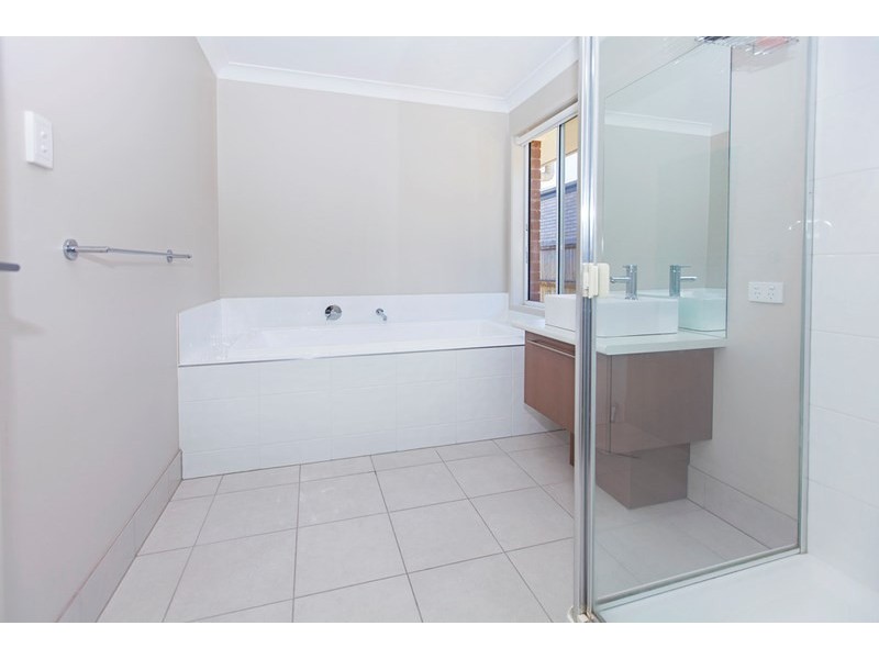 59 Valentine Circuit, Augustine Heights QLD 4300