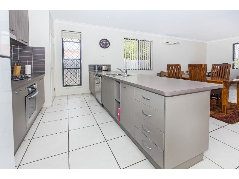 279 Lakeside Avenue, Springfield Lakes QLD 4300