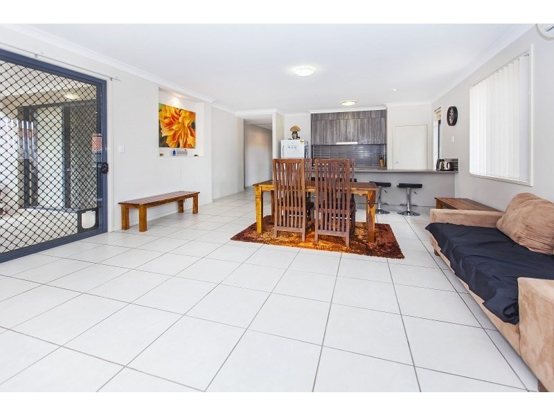 279 Lakeside Avenue, Springfield Lakes QLD 4300