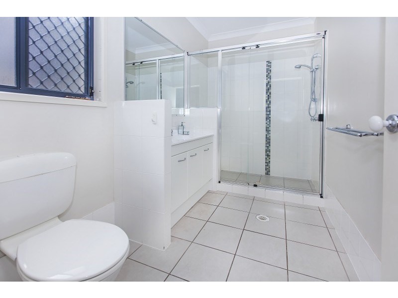 279 Lakeside Avenue, Springfield Lakes QLD 4300