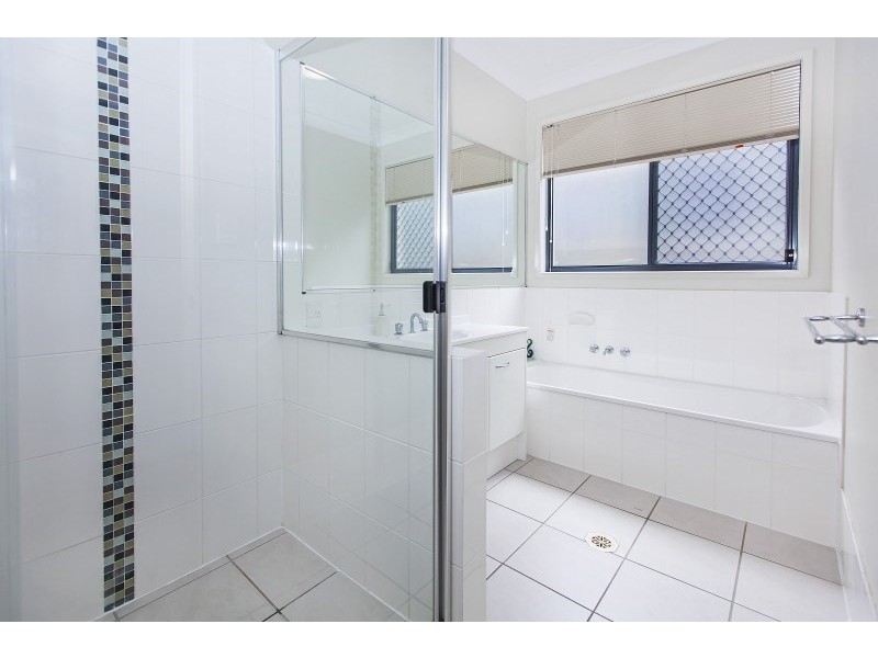 279 Lakeside Avenue, Springfield Lakes QLD 4300