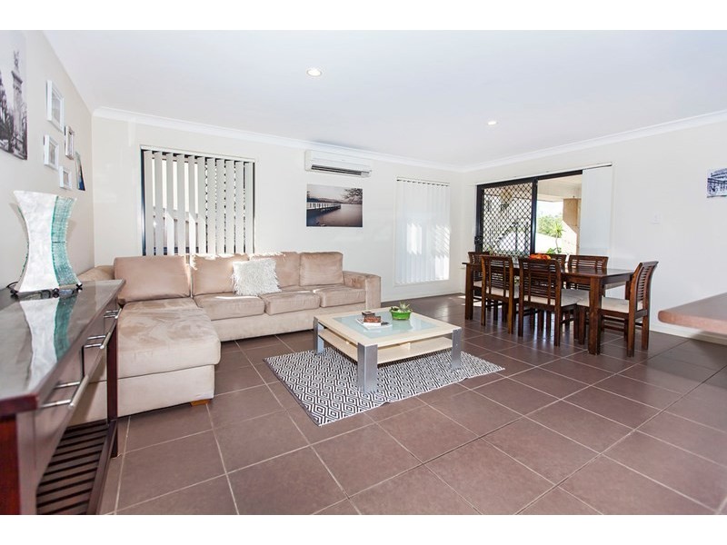 52 Lakes Entrance Drive, Springfield Lakes QLD 4300