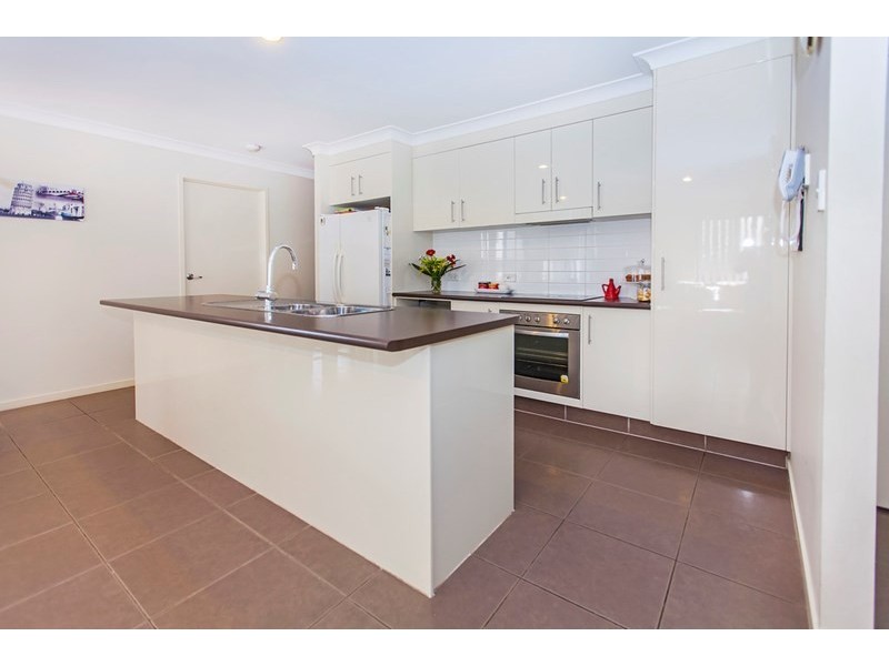 52 Lakes Entrance Drive, Springfield Lakes QLD 4300