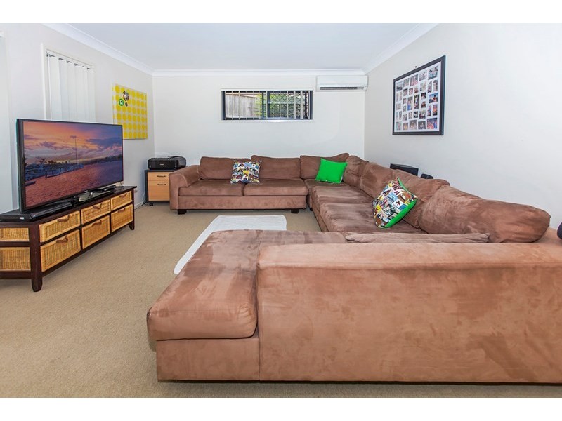 52 Lakes Entrance Drive, Springfield Lakes QLD 4300
