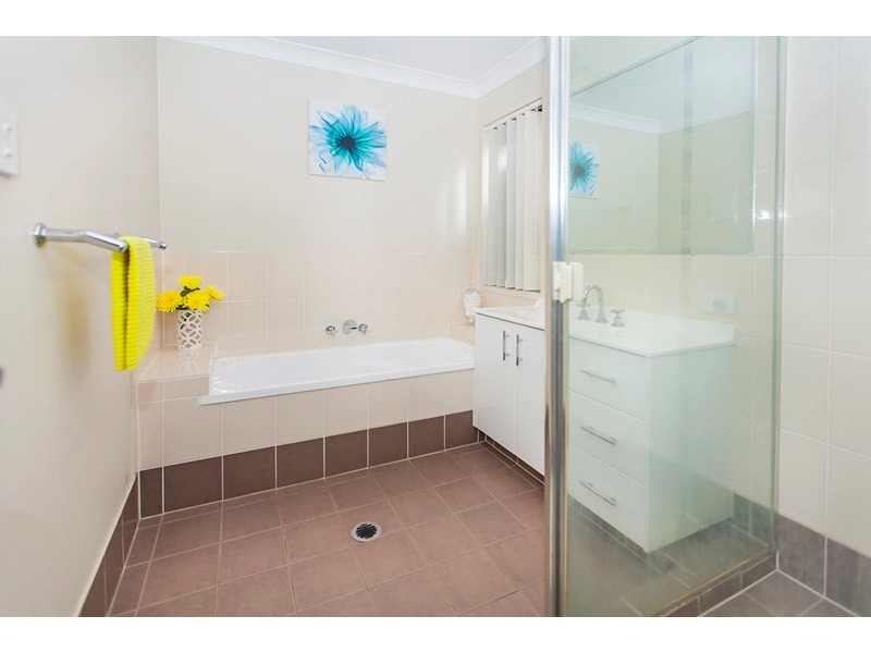 52 Lakes Entrance Drive, Springfield Lakes QLD 4300