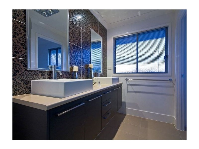 8 Jarrah Place, Springfield Lakes QLD 4300