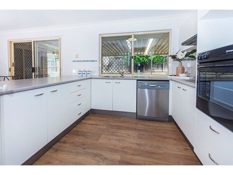 8 Alicia Court, Camira QLD 4300