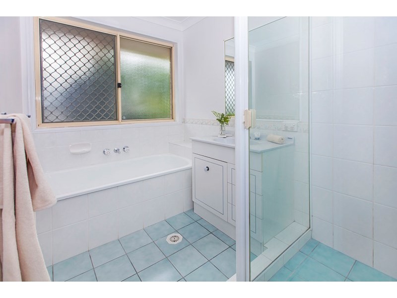 8 Alicia Court, Camira QLD 4300