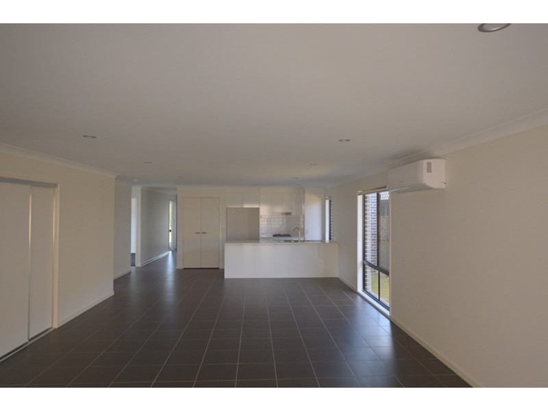 89 Benezet Drive, Augustine Heights QLD 4300