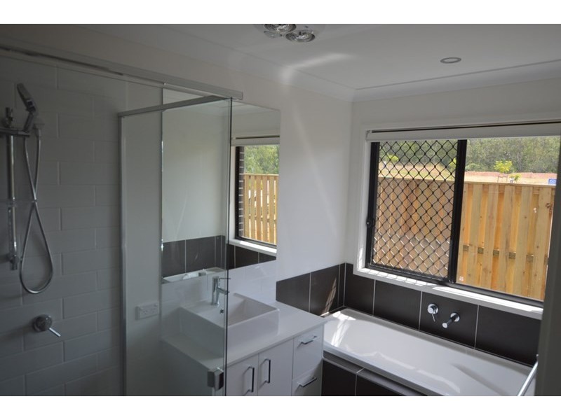 89 Benezet Drive, Augustine Heights QLD 4300