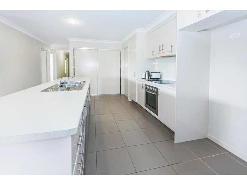 38 Park Edge Drive, Springfield Lakes QLD 4300