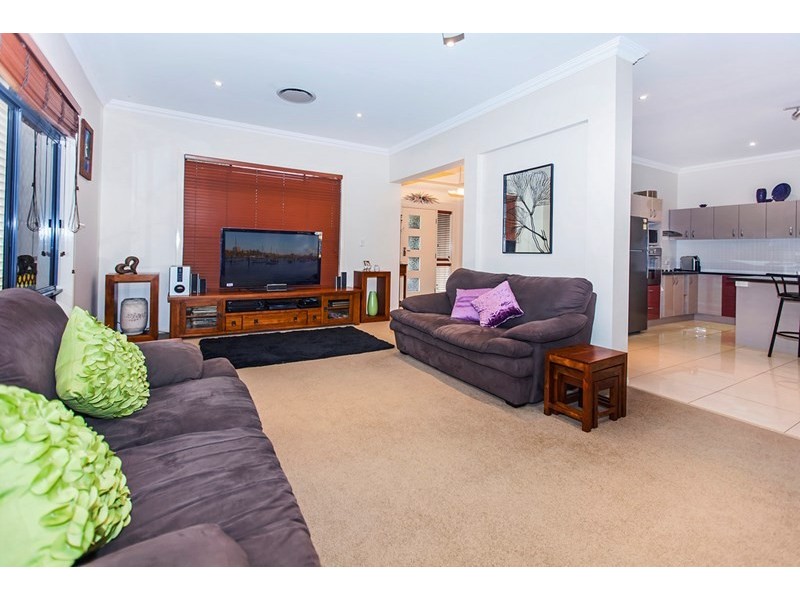 10 Emerson Close, Springfield Lakes QLD 4300