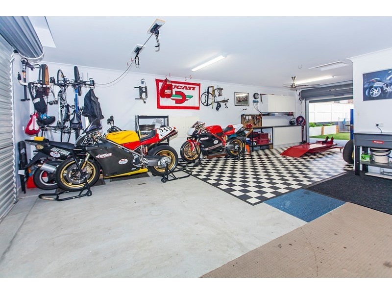 10 Grindelia Drive, Springfield Lakes QLD 4300