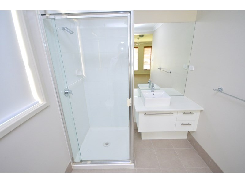 32 Hallvard Crescent, Augustine Heights QLD 4300